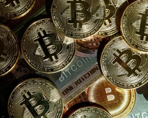 وزارت دادگستری آمریکا ۱۵ میلیارد دلار بیت‌کوین بزرگ‌ترین کلاه‌برداری رمزارزی تاریخ را ضبط کرد