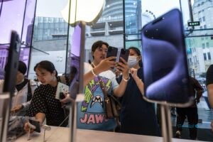 فروش آیفون در چین ۲۴ درصد کاهش یافت