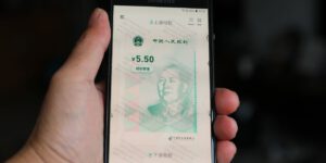 چین به عنوان اولین اقتصاد بزرگ جهان ارز دیجیتال خود را ارائه می‌کند