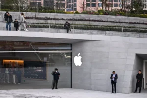 اپل به دستور پکن واتساپ و تردز را از فروشگاه اپلیکیشن‌های خود در چین حذف کرد