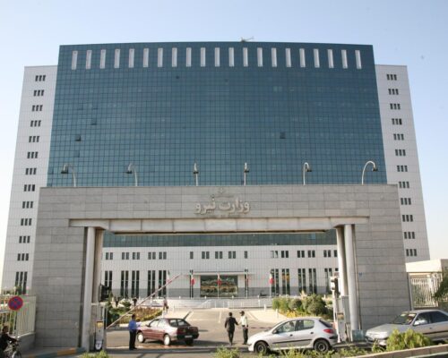 ممنوعیت سه‌ ساله برق برای مزارع غیرمجاز استخراج رمزارز در هیات دولت بررسی می‌شود