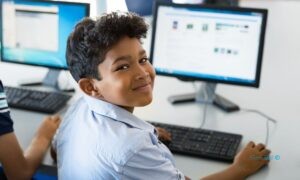 آموزش استفاده از هوش مصنوعی از ۱۱ سالگی به دانش‌آموزان بریتانیایی