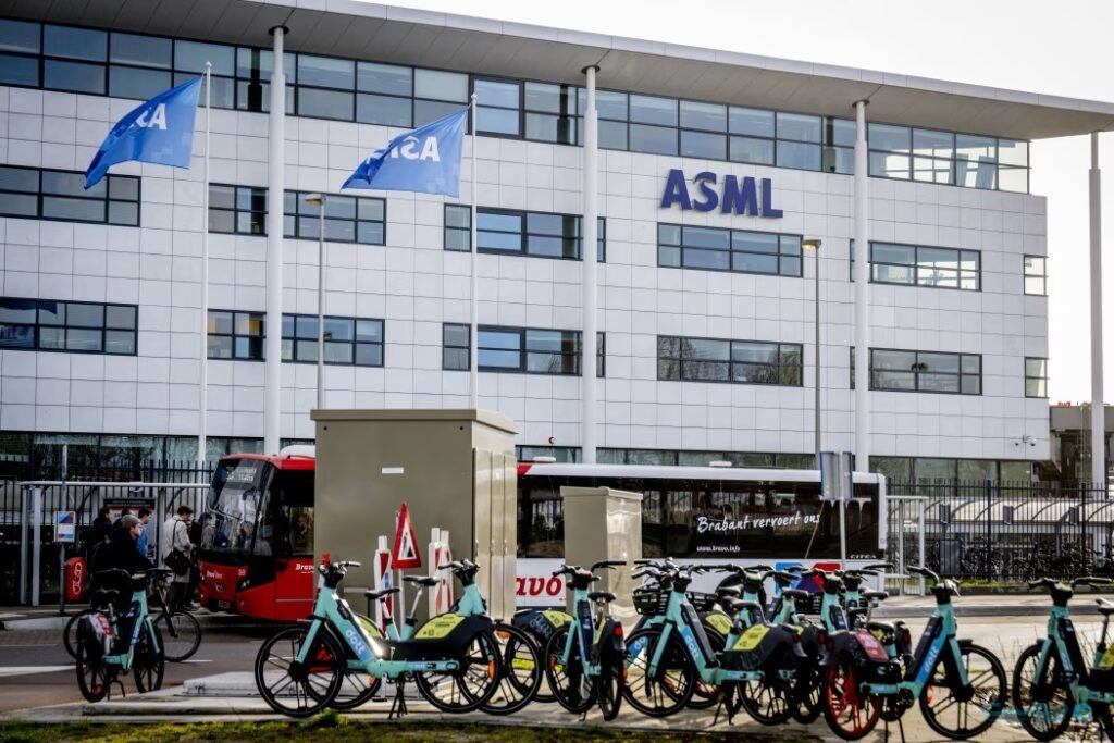 شرکت ASML با دانشگاه‌ها همکاری می‌کند تا متقاضیان واجد شرایط را از سراسر هلند و همچنین از خارج از کشور جذب کند.