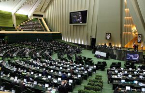 مجلس وزارت ارتباطات را مکلف به تامین تبلت دانش‌آموزان محروم کرد