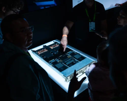 انویدیا در CES 2026: پروژه خودروهای خودران با مرسدس و نسل جدید تراشه‌های هوش مصنوعی