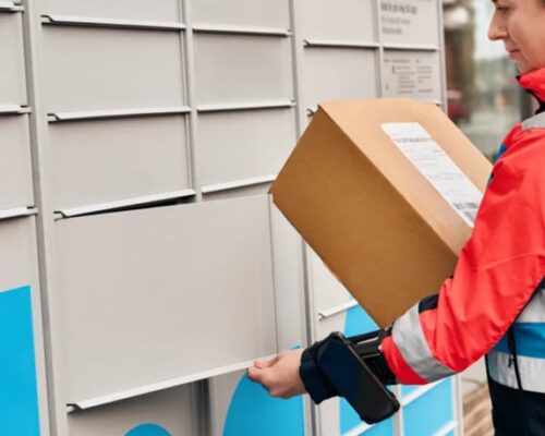 فشار هزینه سوخت، الگوی تحویل کالا را تغییر می‌دهد؛ لاکرهای هوشمند یا پیک‌های سنتی