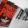 کتاب حریم خصوصی، قدرت است