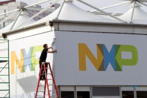 همکاری آمازون با NXP برای اتصال خودرو‌ها به مراکز داده ابری
