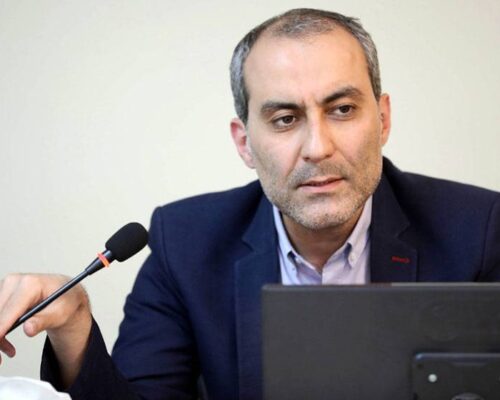 الکامپ هنوز ایستاده است