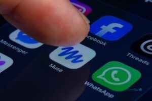 رقابت برای واسطه شدن میان کاربر و اینترنت