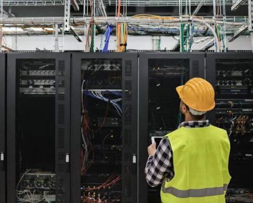 دیتاسنترها قربانی ناترازی برق؛ تجهیزات اضطراری در شیفت دائمی