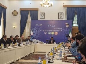 وزیر ارتباطات:‌ پیام‌رسان‌های ایرانی باید پروانه فعالیت بگیرند