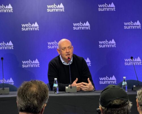 مدیر ارشد فناوری Amazon Robotics: فلسه آمازون در رباتیک همکاری ماشین و انسان است نه جایگزینی