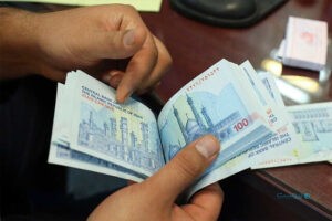 حقوق بازنشستگان بانک سپه و مبلغ فروش نان صاحبان نانوایی‌ها به سایر حساب‌هایشان در بانک‌های دیگر واریز شد