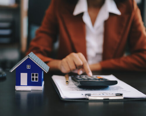 ملک بدون مالکیت؛ شهرداری چگونه «امتیاز ساخت» را متری می‌فروشد؟