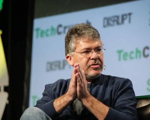 رئیس هوش مصنوعی اپل استعفا داد: آغاز دوره‌ای تازه با مدیری از گوگل و مایکروسافت