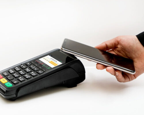 گزارش آذر شاپرک: استفاده از ابزار پذیرش موبایلی بیش از ۴۲ درصد رشد کرده است