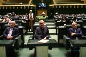 وزیر اقتصاد: آقای عارف اگر صلاح می‌دانید در نامه خود مربوط به تاکسی‌های اینترنتی تجدید نظر کنید