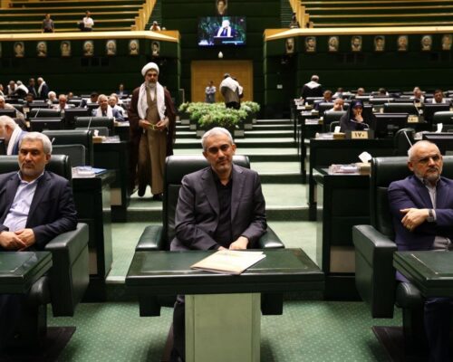 وزیر اقتصاد: آقای عارف اگر صلاح می‌دانید در نامه خود مربوط به تاکسی‌های اینترنتی تجدید نظر کنید